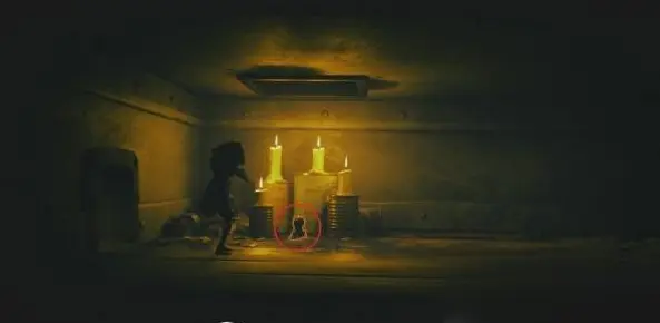 Doll 03 location through wall hole in Little Nightmares 3 Carnival